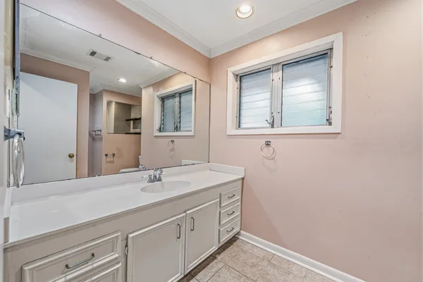 $2,400 | 4501 Willowbend Boulevard, Houston, TX 77035