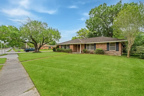 $2,200 | 4501 Willowbend Boulevard, Houston, TX 77035