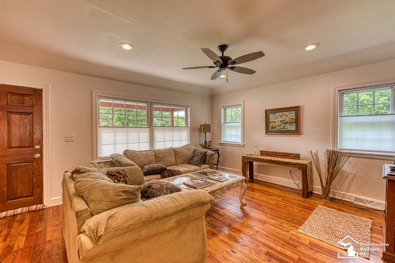 451 Riley Street Dundee, MI 48131 - Photo 8 of 21 31386931-7.JPG