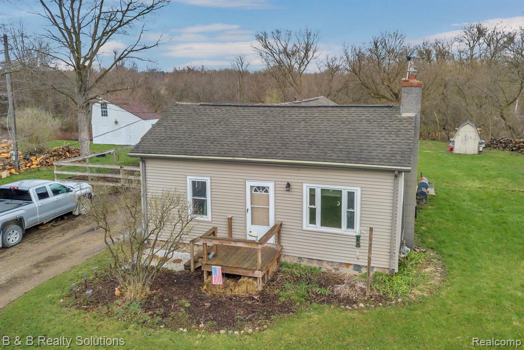 1343 Peppermill Road Lapeer, MI 48446 - Photo 2 of 35