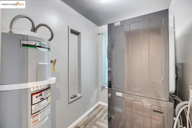 an empty room with closet and a ceiling fan