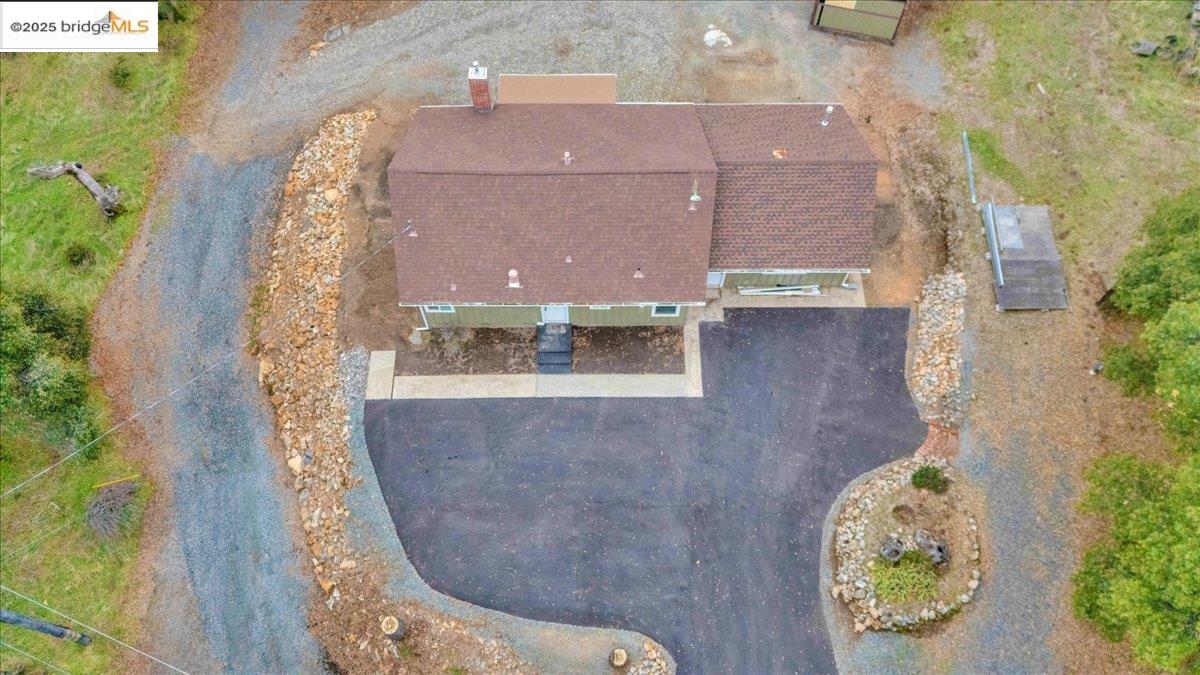 21980 Montgomery Road Sonora, CA 95370 - Photo 39 of 52 an aerial view of a house with a yard and a fountain