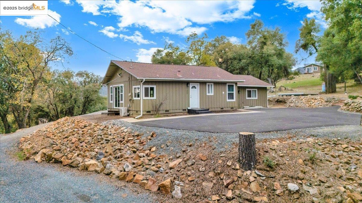 21980 Montgomery Road Sonora, CA 95370 - Photo 49 of 52 View of front facade with entry steps