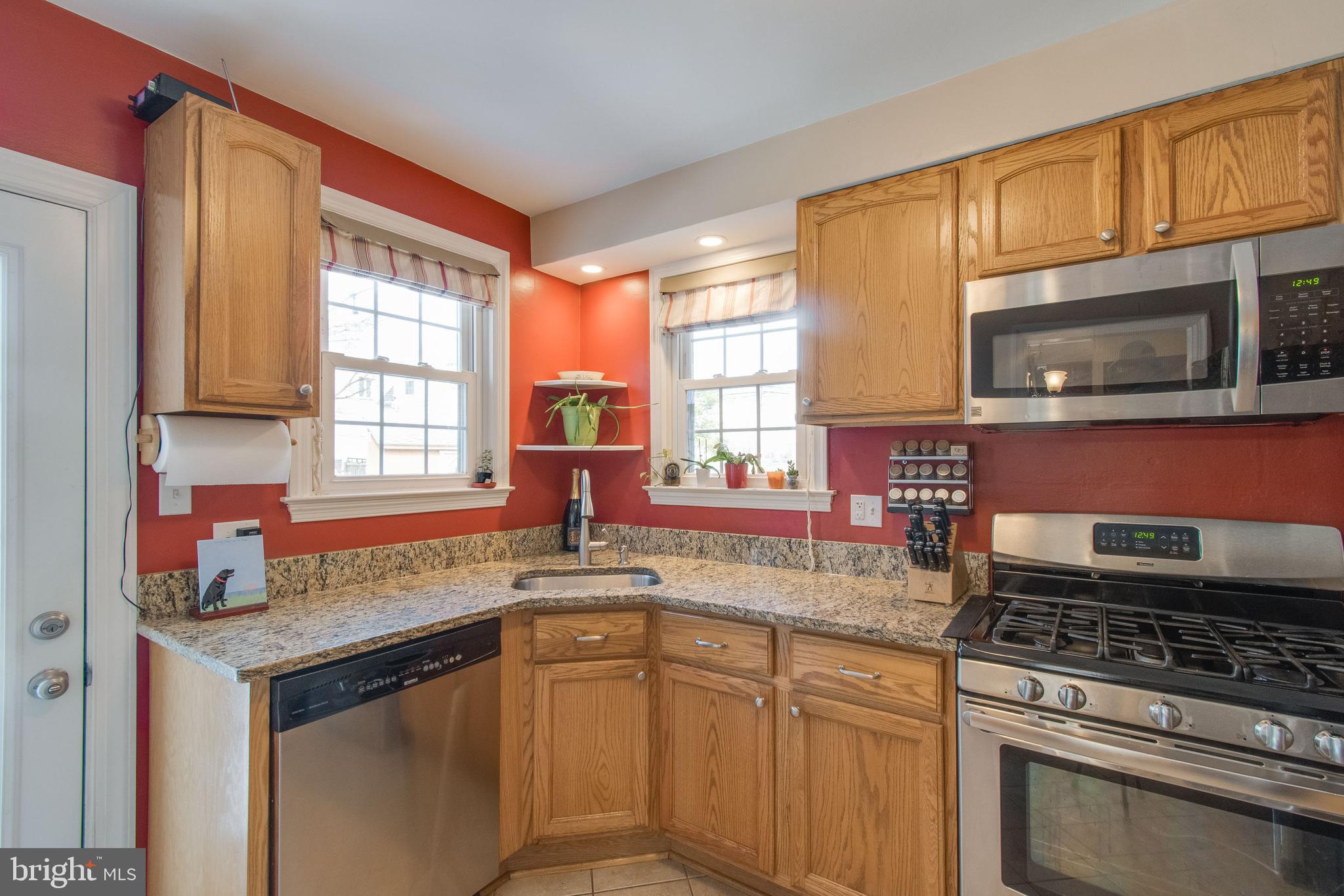 2 Tanglewood Road Catonsville, MD 21228 - Photo 16 of 33 Granite and Stainless Steel Appliances