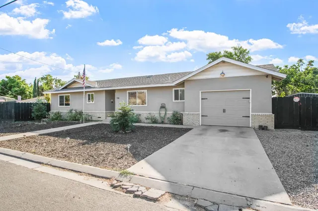 a view of garage yard and front view of a house