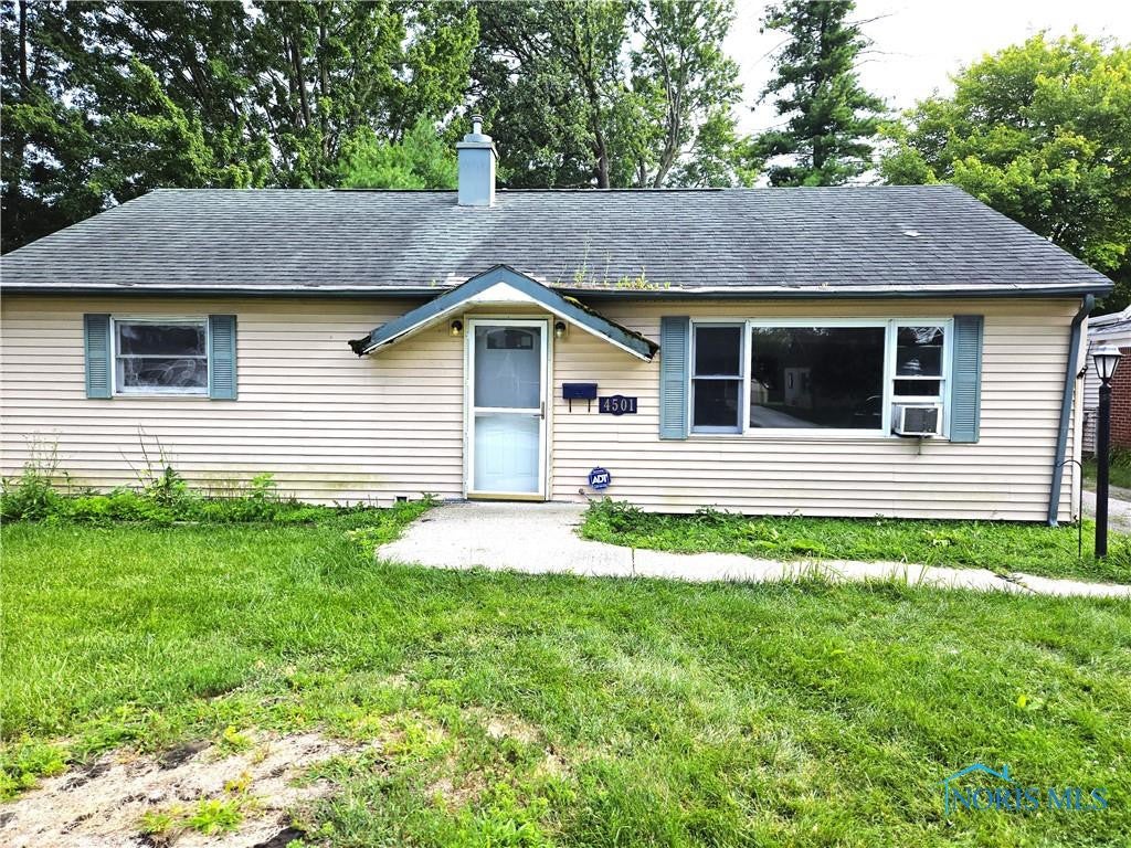4501 Thackeray Road Maumee, OH 43537 - Photo 1 of 16 4501 Thackeray Road