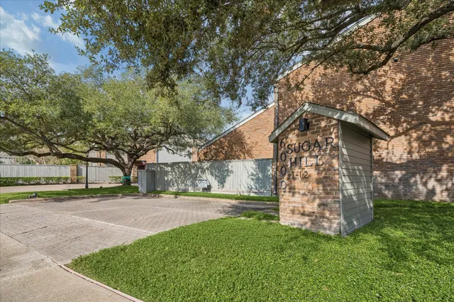 $579,000 | 6000 Sugar Hill Drive, Unit 12, Houston, TX 77057