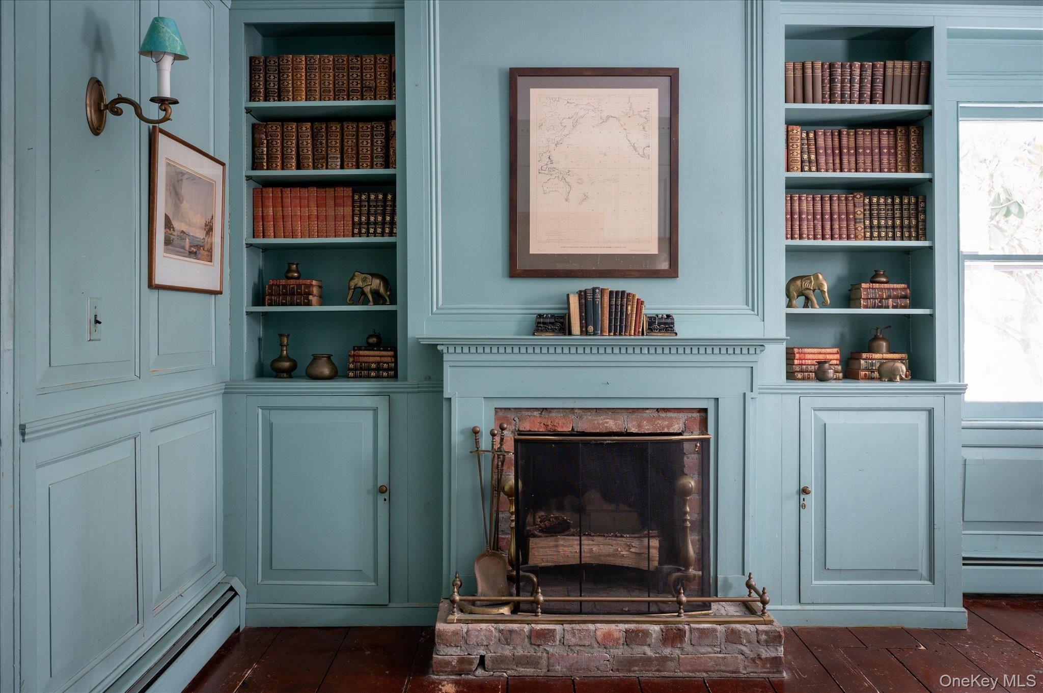 28 Barnes Road Ossining, NY 10562 - Photo 12 of 34 a living room with hard wood floors and a book shelf