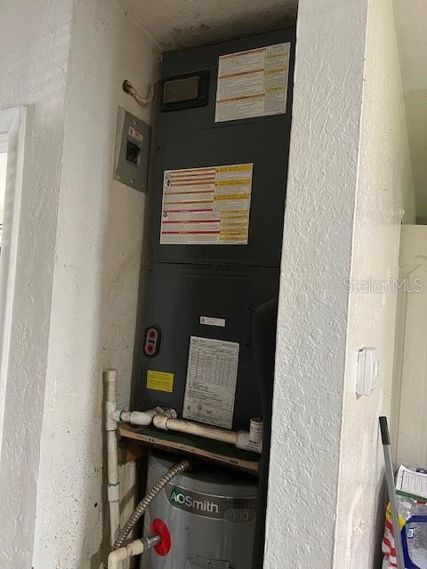 209 Ridge Crest Loop Minneola, FL 34715 - Photo 32 of 33 a view of workspace with mirror