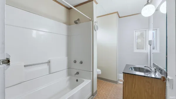 $246,400 | 1511 Highway 930, New Haven, IN 46774