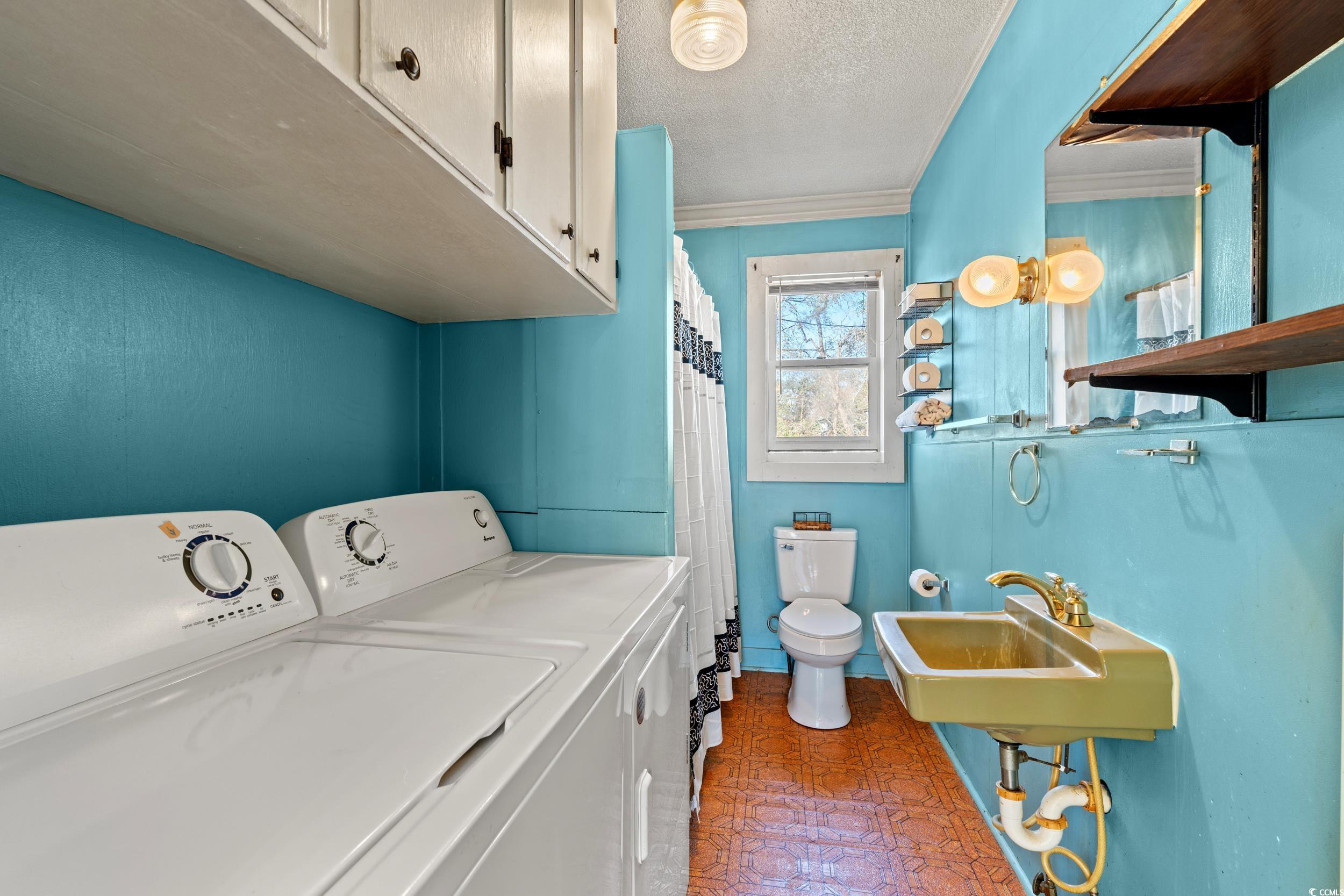 1861 Jenerette Street Mullins, SC 29574 - Photo 15 of 36 Laundry area featuring ornamental molding, laundry area, independent washer and dryer, a textured ceiling, and a sink