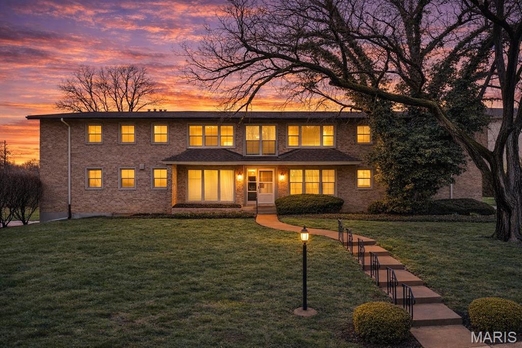 2 Delcrest Court, Unit 102 St. Louis, MO 63124 - Photo 1 of 16