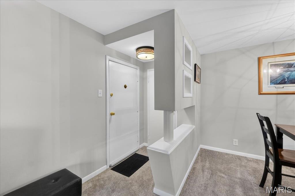 2 Delcrest Court, Unit 102 St. Louis, MO 63124 - Photo 3 of 16