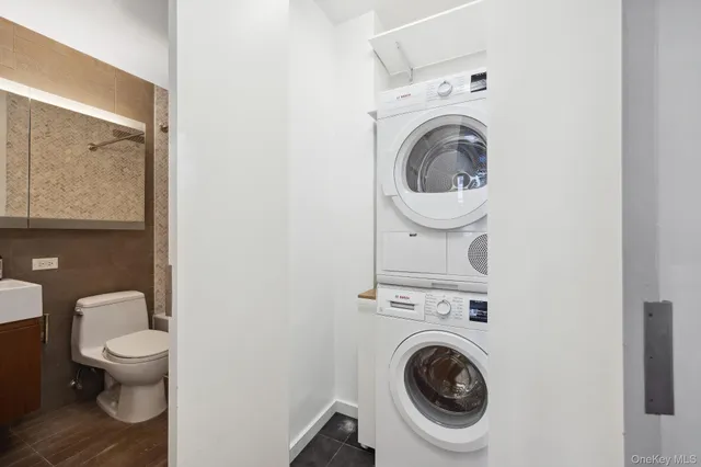 a view of a bedroom with washer and dryer