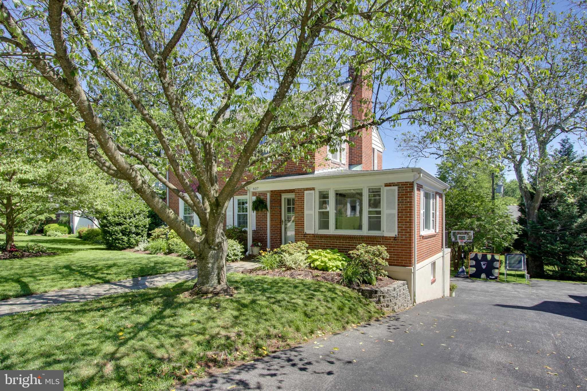 607 Worcester Road Baltimore, MD 21286 - Photo 2 of 42 a front view of a house with a garden