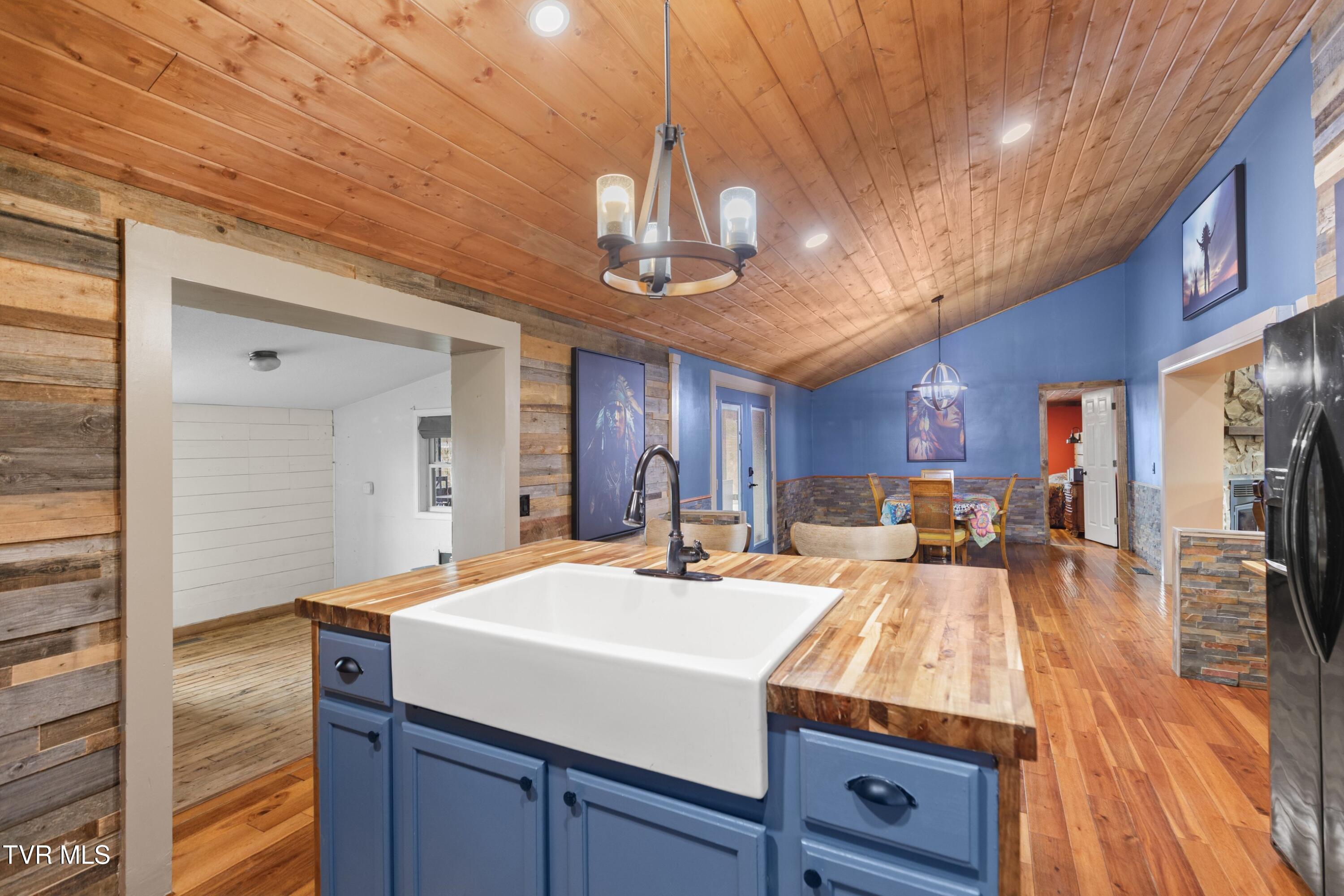 1690 Goodman Loop Bulls Gap, TN 37711 - Photo 19 of 46 019-1690GoodmanLoop-BullsGap-TN-37711-SM