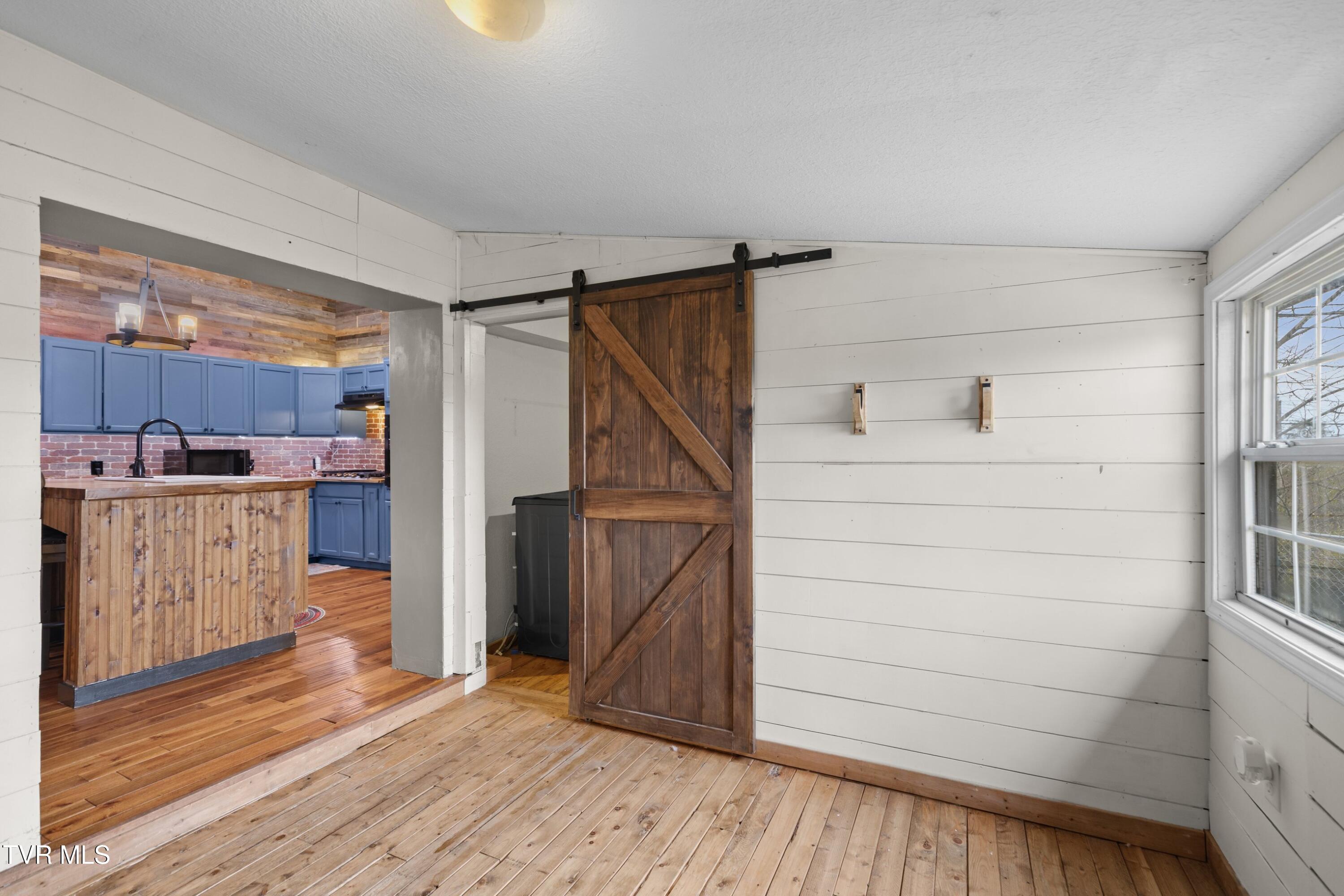 1690 Goodman Loop Bulls Gap, TN 37711 - Photo 27 of 46 027-1690GoodmanLoop-BullsGap-TN-37711-SM