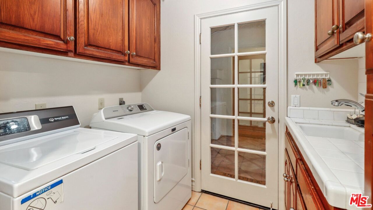 3548 Rosa Way Fallbrook, CA 92028 - Photo 29 of 49 a utility room with dryer and washer