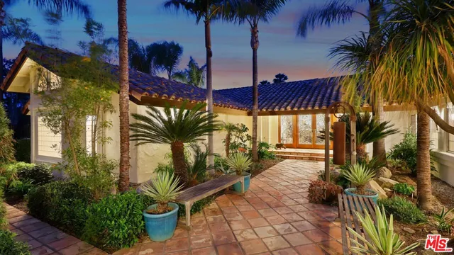 a view of a house with a backyard