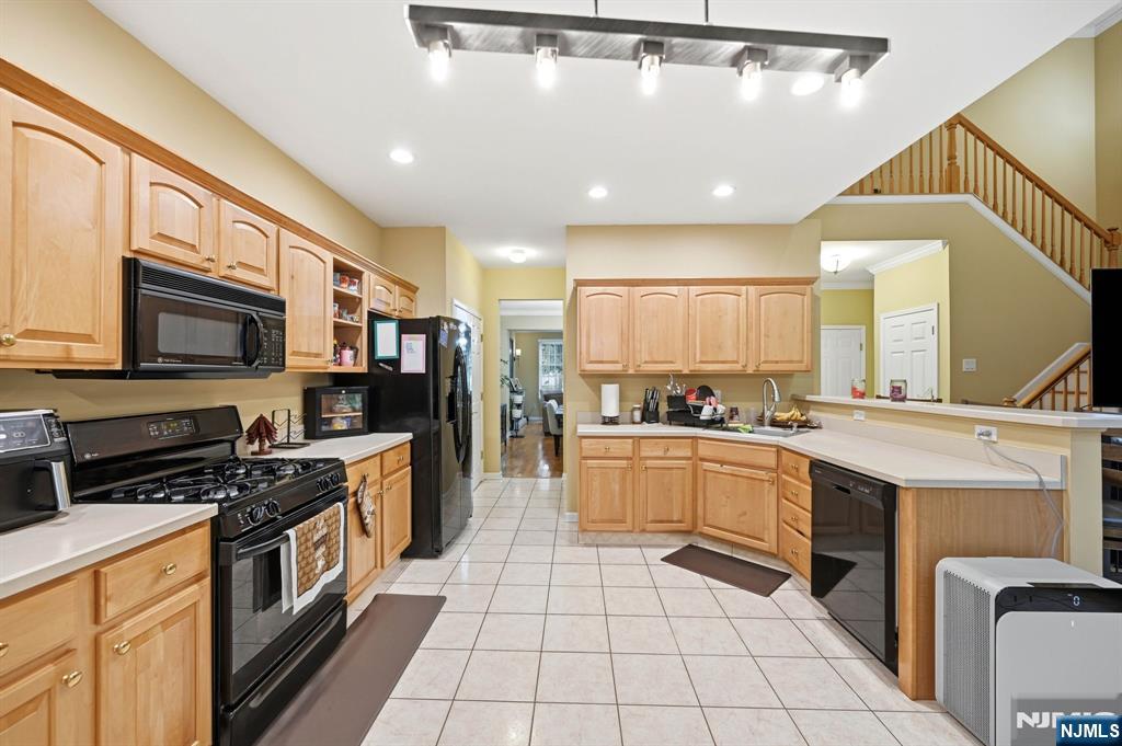 75 Spring Hill Circle Wayne, NJ 07470 - Photo 10 of 25