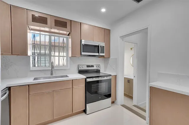 $4,100 | 330 Southwest 48th Avenue, Miami, FL 33134