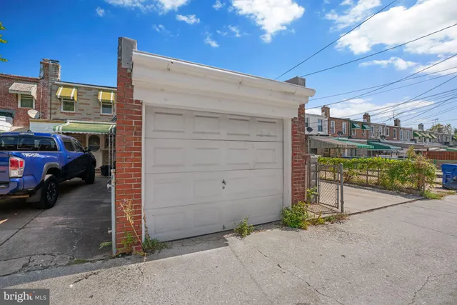 a view of a car park in front of house
