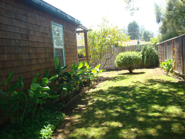 3401 Roland Drive Santa Cruz, CA 95062 - Photo 4 of 20 a view of a backyard house with garden