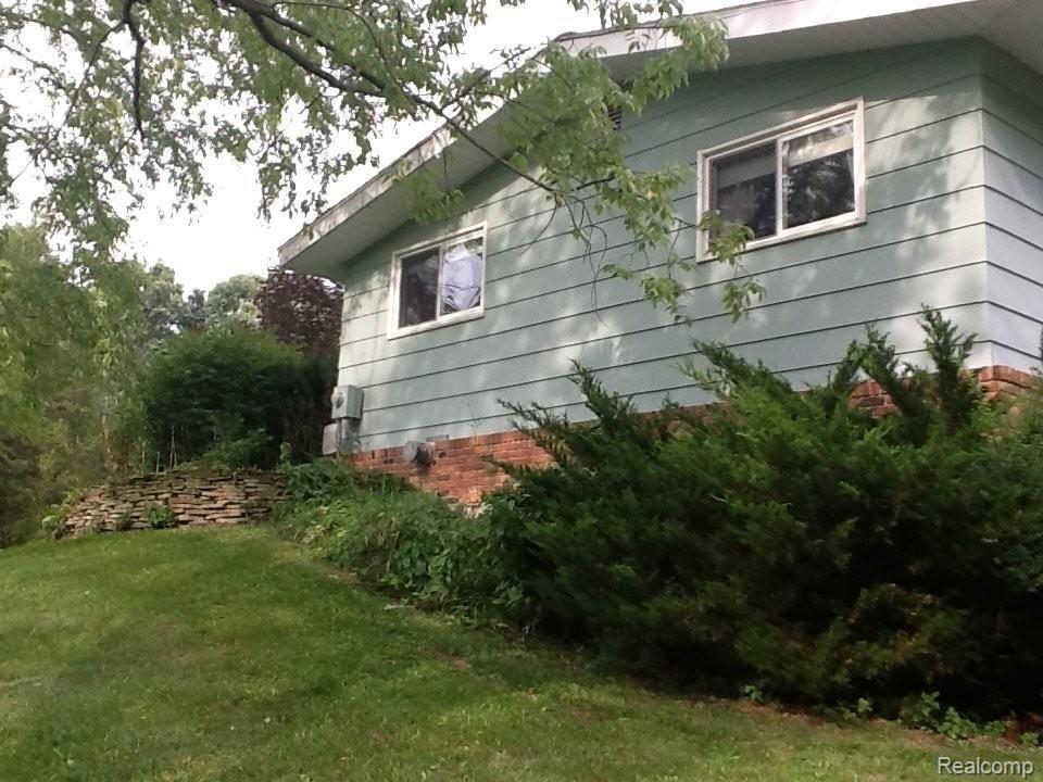 2298 East Coon Lake Road Howell, MI 48843 - Photo 7 of 42 CoonLkSideview2.JPG