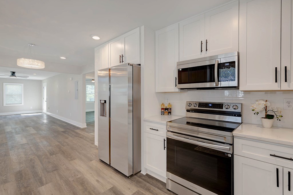 326 Mobley Street Hamilton, GA 31811 - Photo 10 of 23 a kitchen with stainless steel appliances a stove microwave and a refrigerator