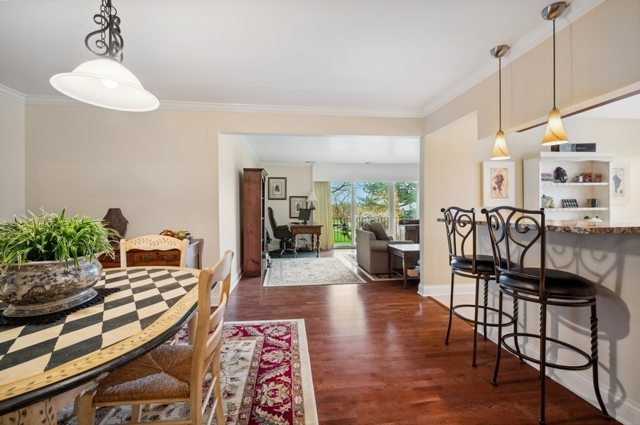 715 Ridge Road, Unit 3C Wilmette, IL 60091 - Photo 11 of 24 a living room with furniture