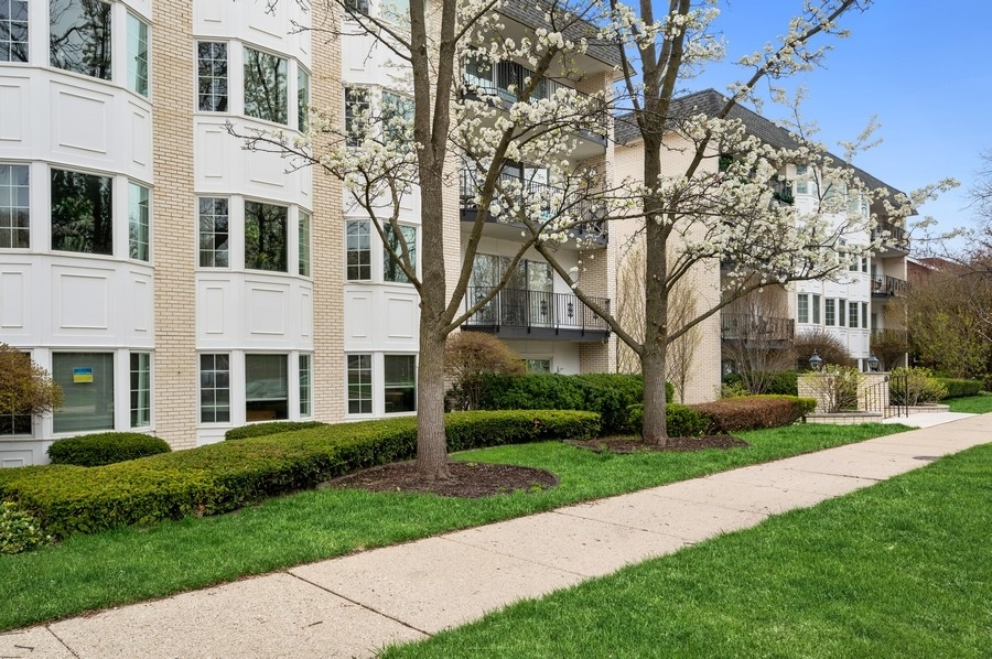 715 Ridge Road, Unit 3C Wilmette, IL 60091 - Photo 2 of 24 a view of a building with a yard
