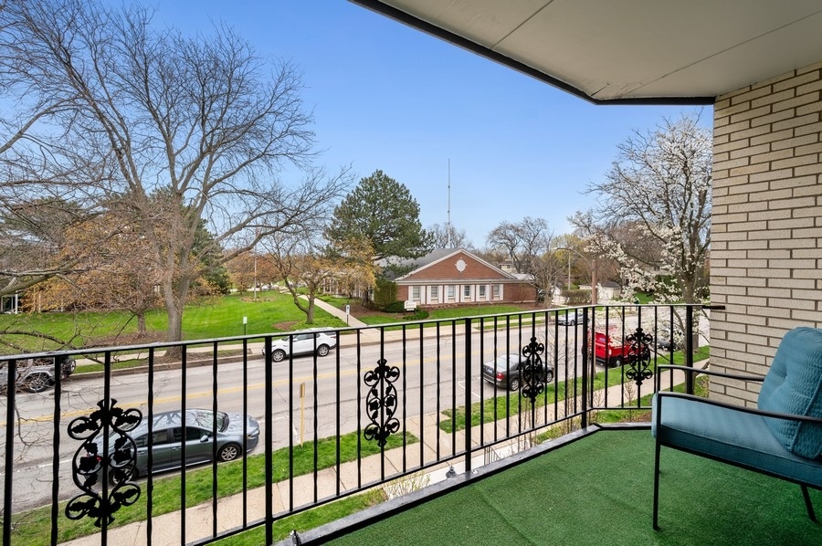 715 Ridge Road, Unit 3C Wilmette, IL 60091 - Photo 22 of 24 a view of a wrought iron fences in front of house
