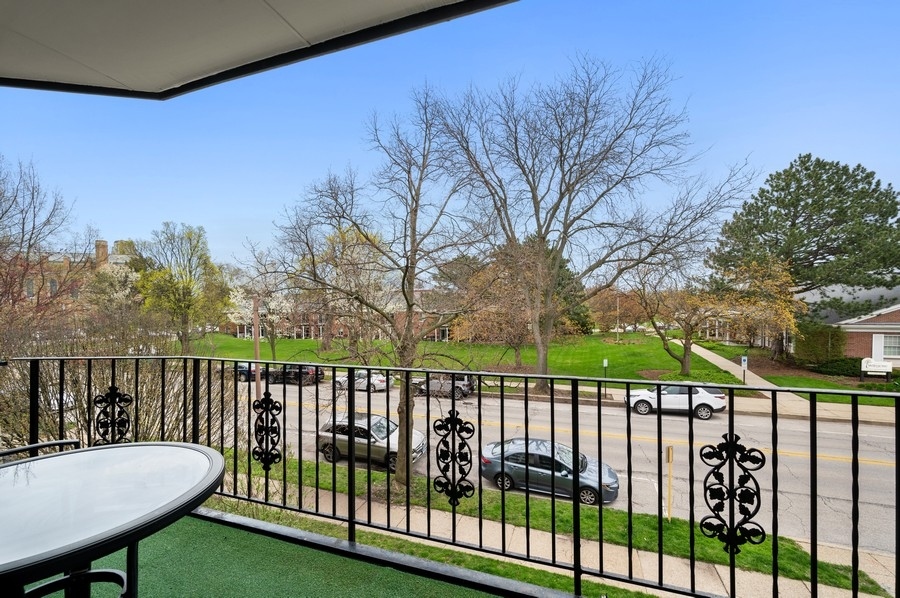 715 Ridge Road, Unit 3C Wilmette, IL 60091 - Photo 23 of 24 a view of a wooden roof deck