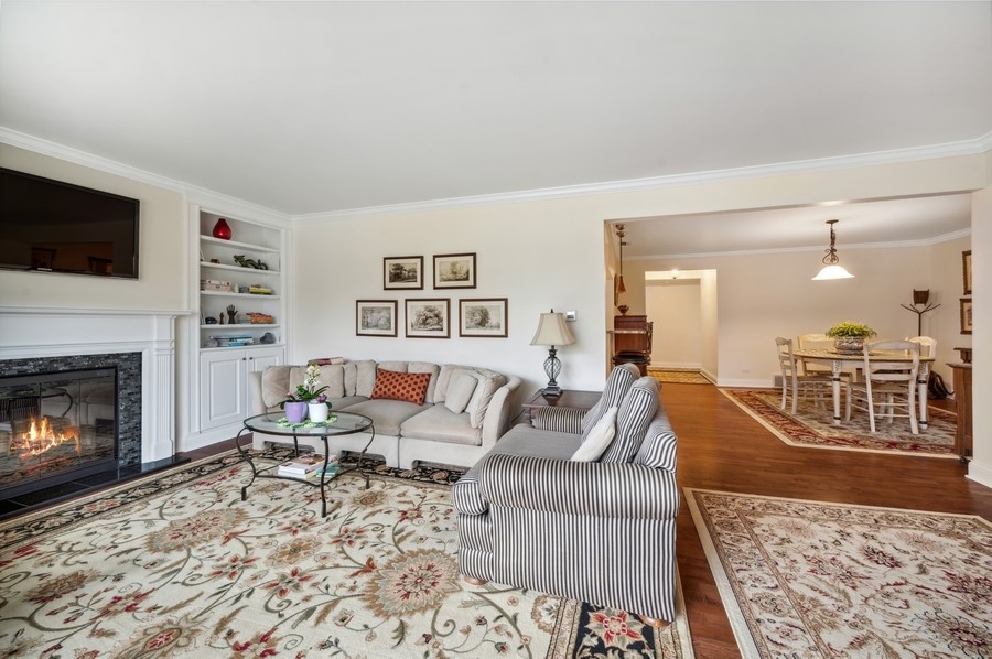 715 Ridge Road, Unit 3C Wilmette, IL 60091 - Photo 8 of 24 a living room with furniture and a fireplace