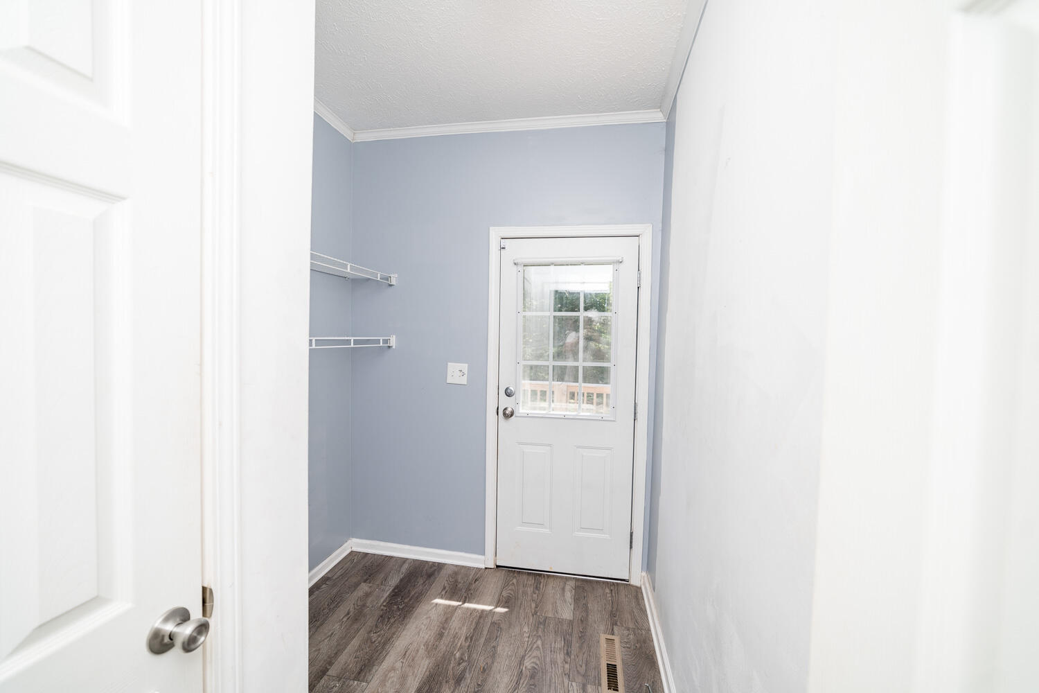 2690 Lipscomb Road Moneta, VA 24121 - Photo 17 of 23 Lipscomb-LAUNDRY2