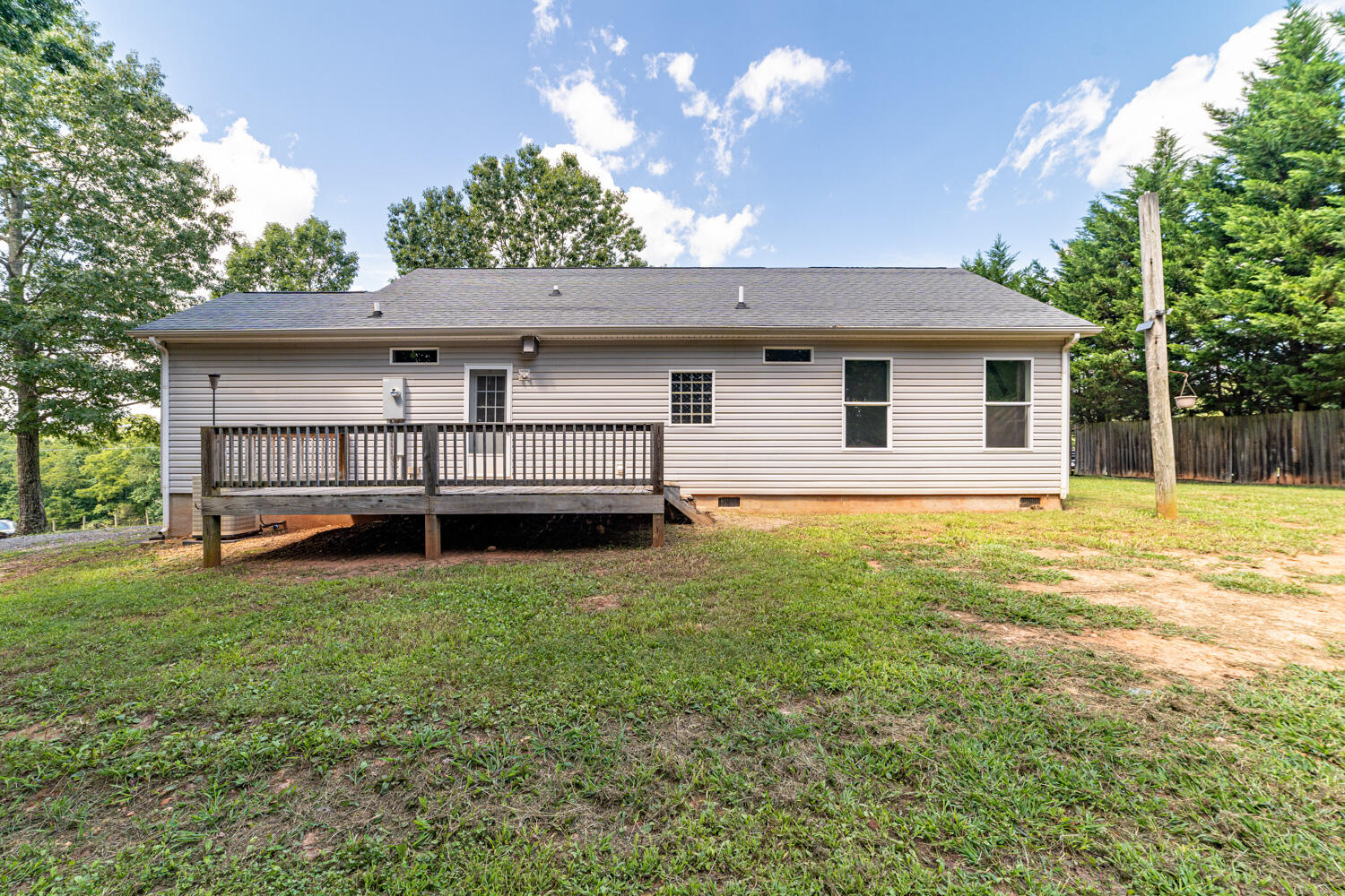 2690 Lipscomb Road Moneta, VA 24121 - Photo 21 of 23 Lipscomb-rear
