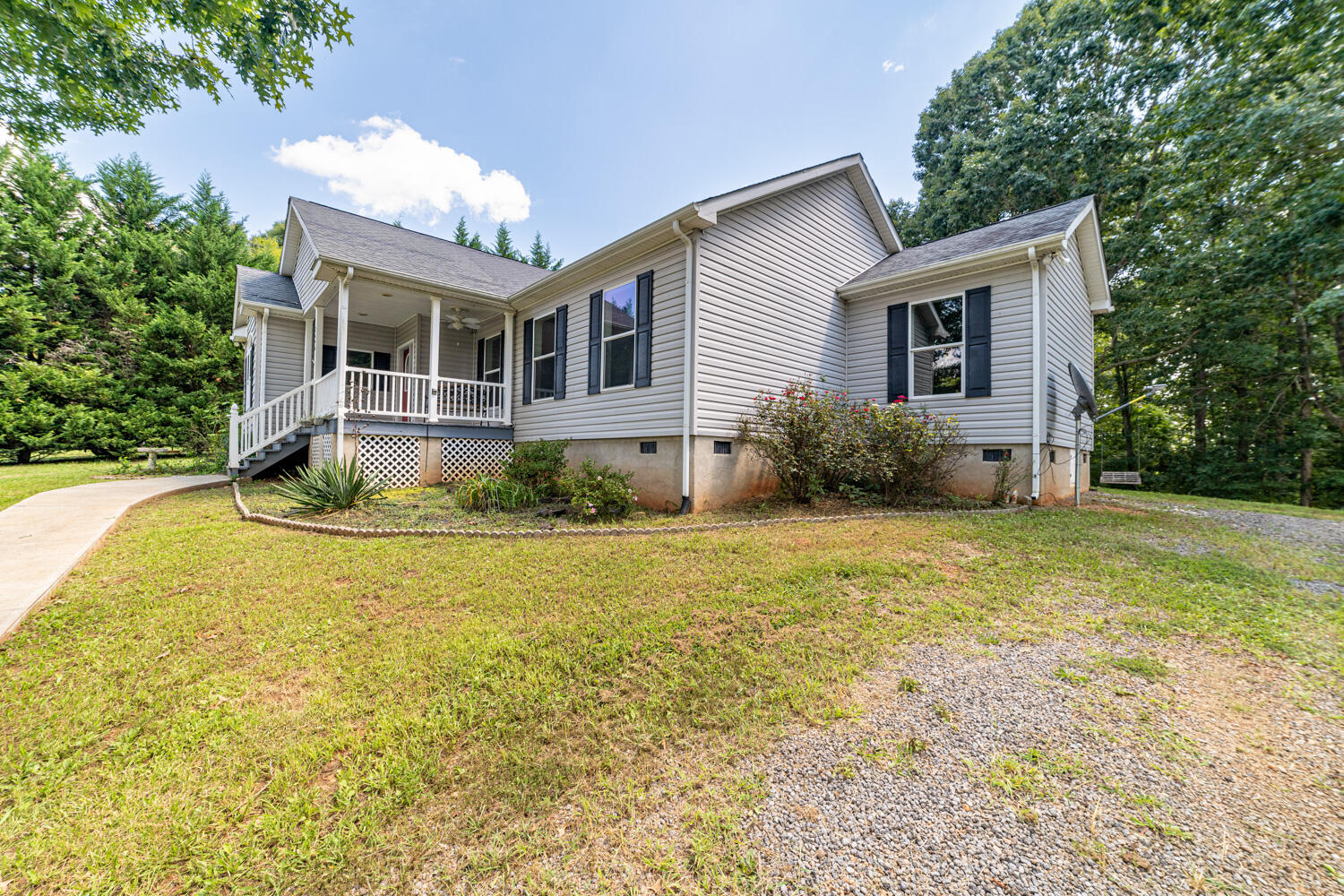 2690 Lipscomb Road Moneta, VA 24121 - Photo 22 of 23 Lipscomb-rtside
