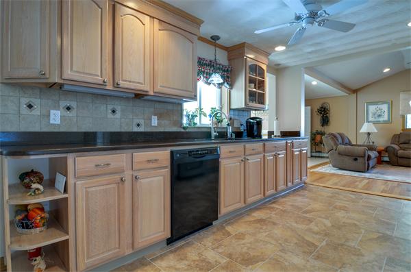 89 Lowther Road Framingham, MA 01701 - Photo 8 of 30 Gallery Image 8
