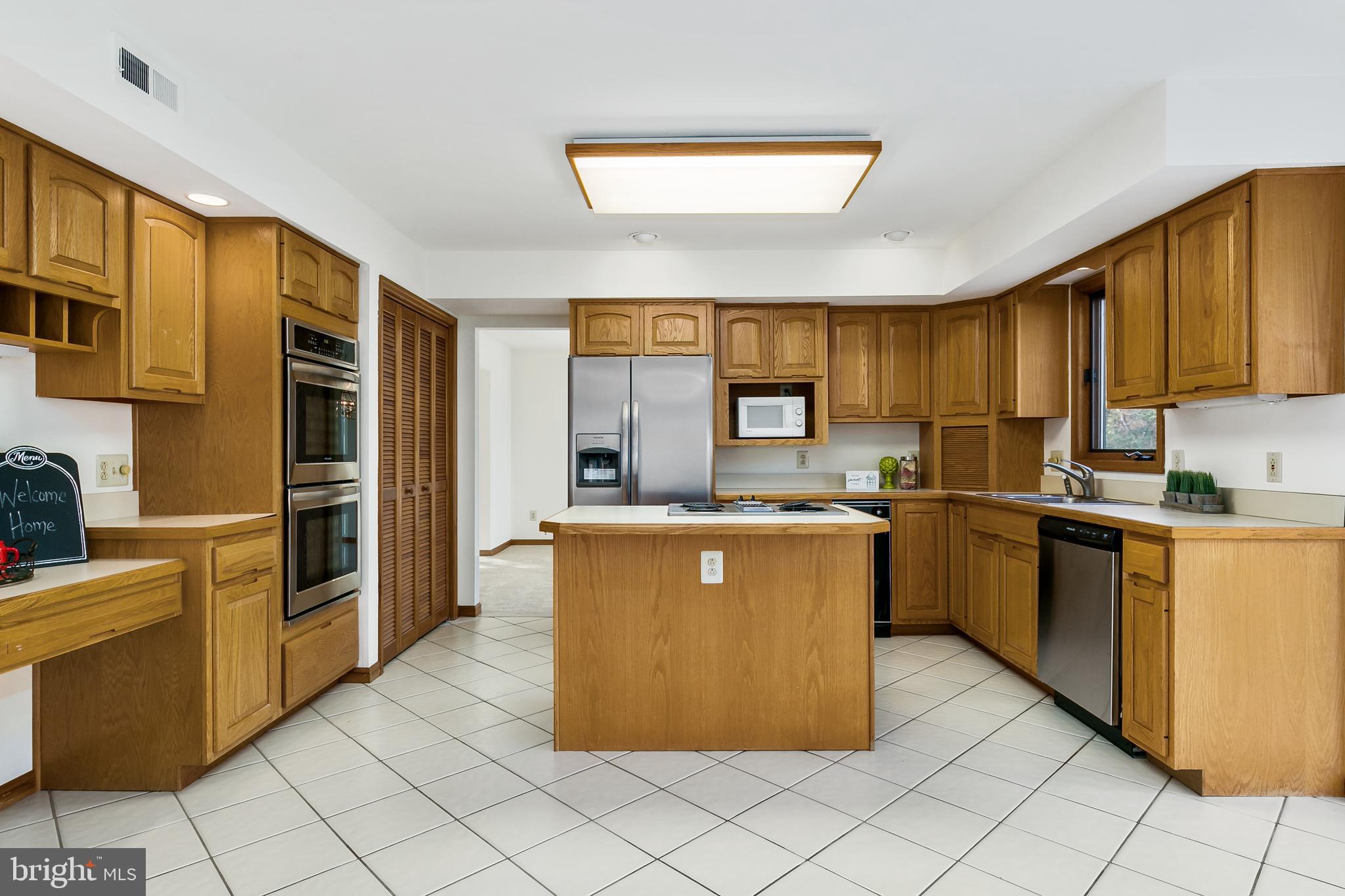 302 Hopewell Road Marlton, NJ 08053 - Photo 14 of 40 Center island with cooktop