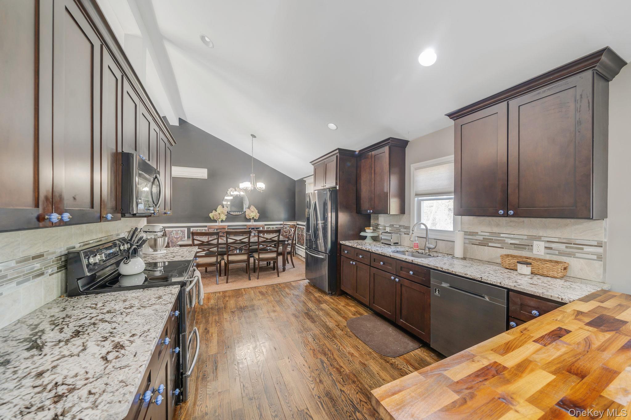 17 Rolling Hills Drive Ridge, NY 11961 - Photo 11 of 44