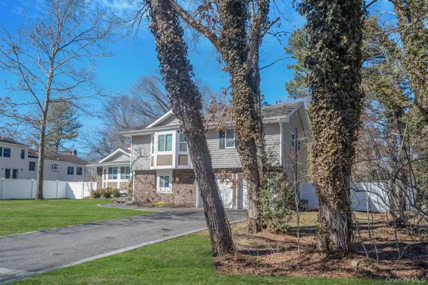 $675,000 | 17 Rolling Hills Drive, Ridge, NY 11961