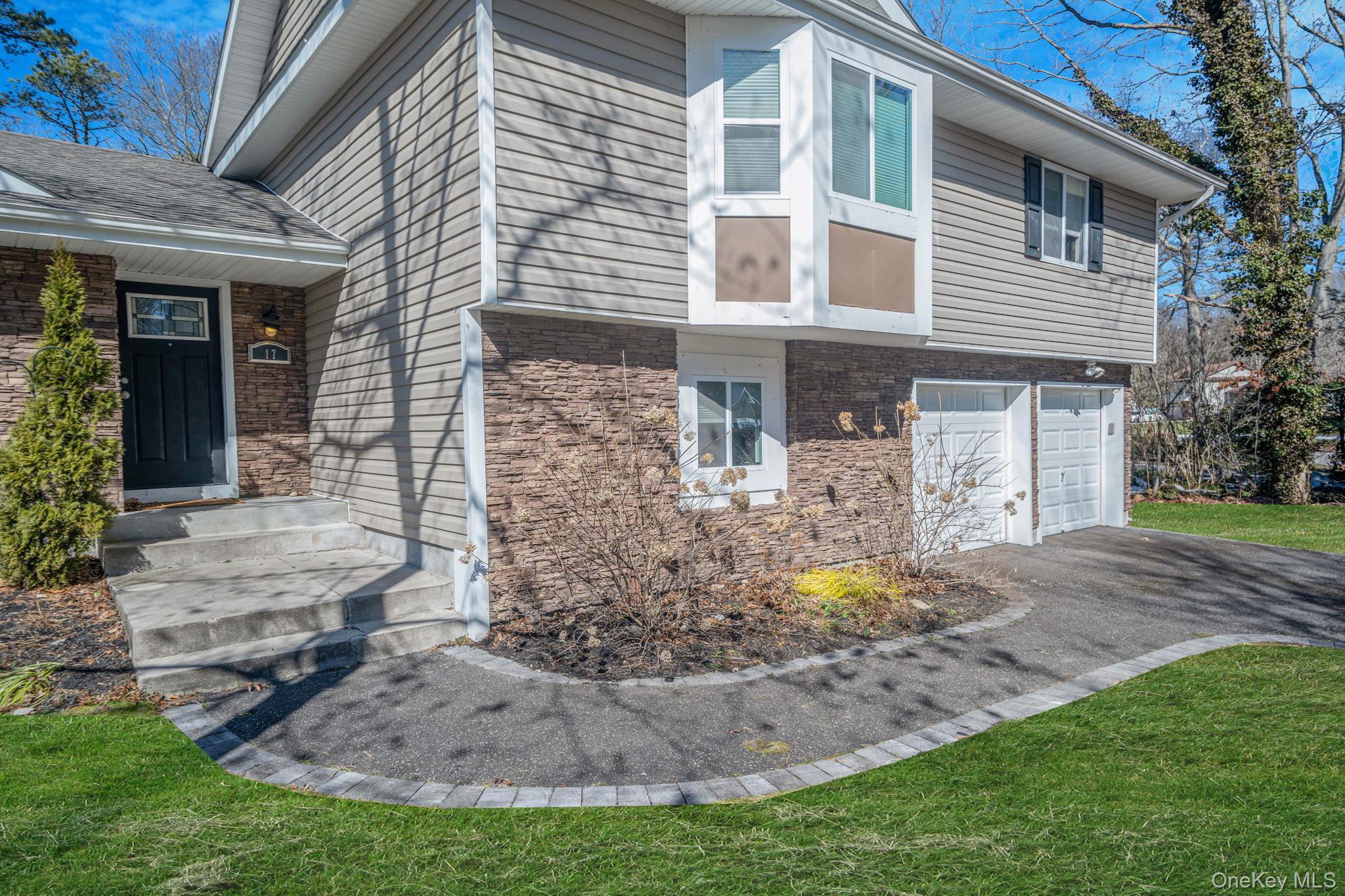 17 Rolling Hills Drive Ridge, NY 11961 - Photo 4 of 44