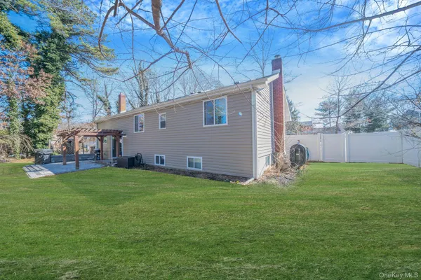 $675,000 | 17 Rolling Hills Drive, Ridge, NY 11961