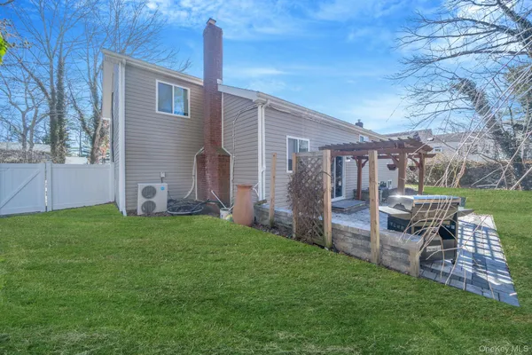 $675,000 | 17 Rolling Hills Drive, Ridge, NY 11961