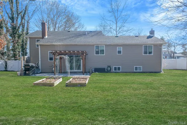 $675,000 | 17 Rolling Hills Drive, Ridge, NY 11961