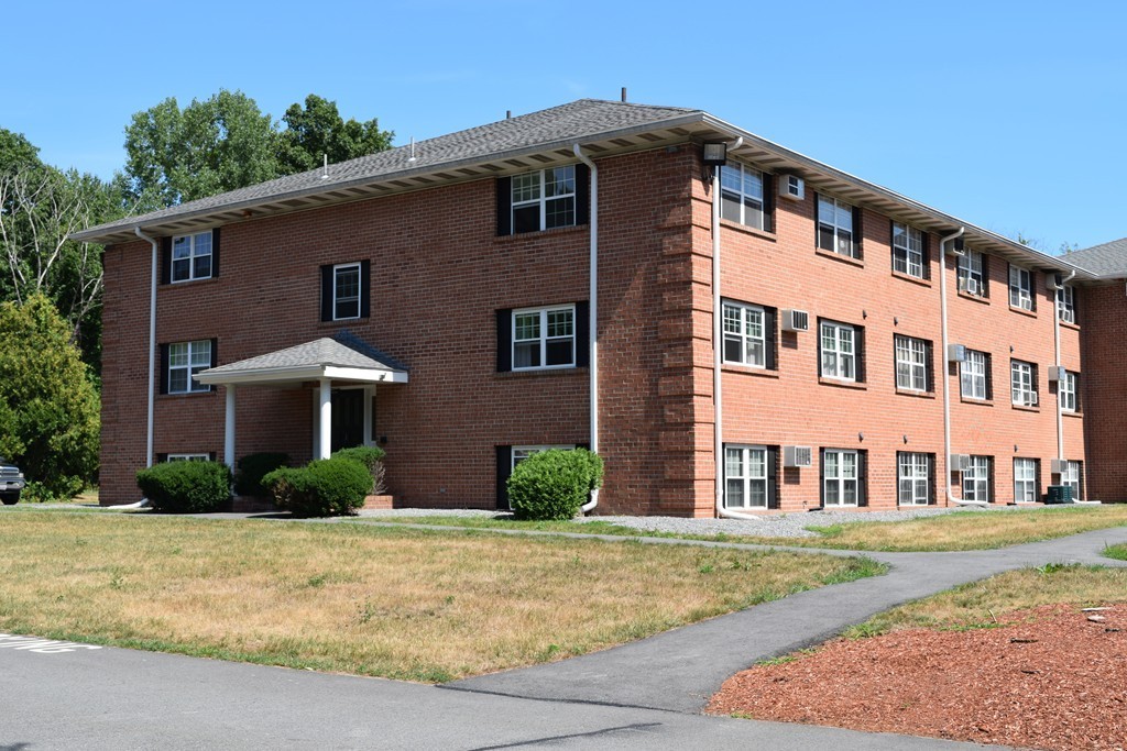 16 Leonard Road, Unit 16 Boxborough, MA 01719 - Photo 1 of 16 a front view of a house with garden