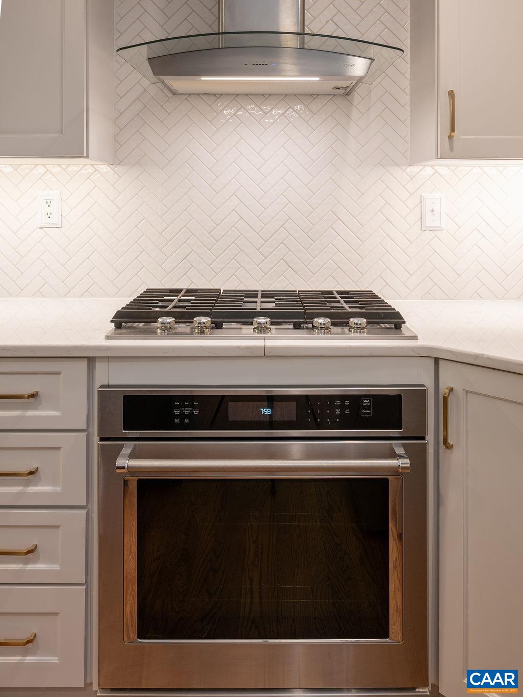 315 Terrell Road West Charlottesville, VA 22901 - Photo 14 of 52 Gas Range / Wall Oven