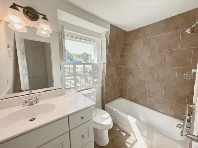 $1,850 | 2704 San Pedro Street, Unit 16, Austin, TX 78705