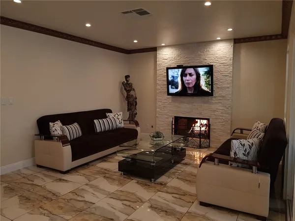 $4,000 | 7824 Emerald Harbor Court, Las Vegas, NV 89128
