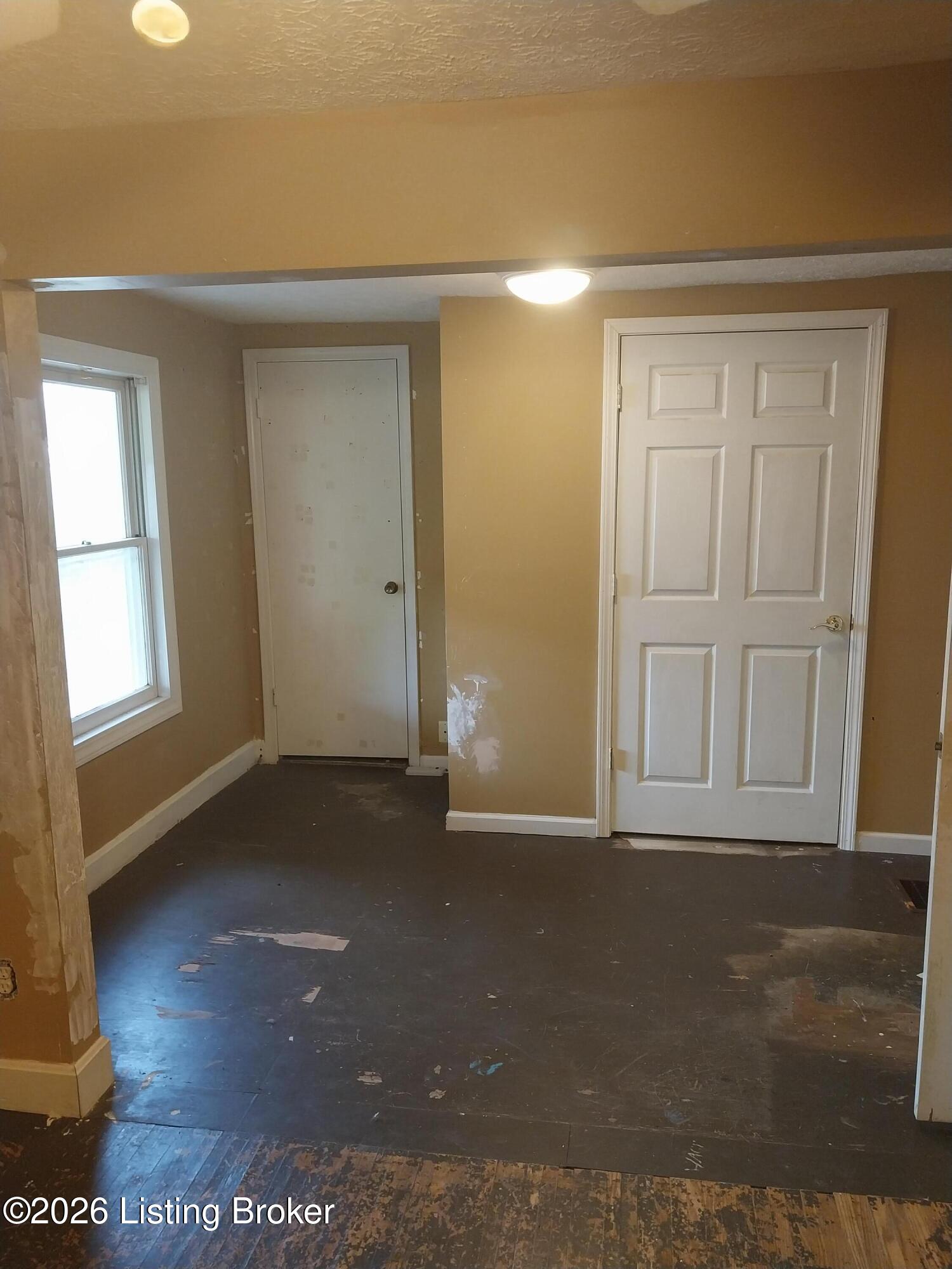 4105 Chenoweth Run Road Louisville, KY 40299 - Photo 12 of 23 20260401_123144